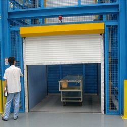 guide rail goods elevator with mesh cabins